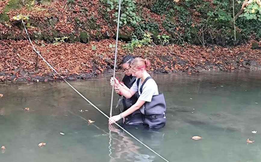 Lire la suite à propos de l’article TP d&rsquo;hydrologie : les pieds dans le Vieux Cher !